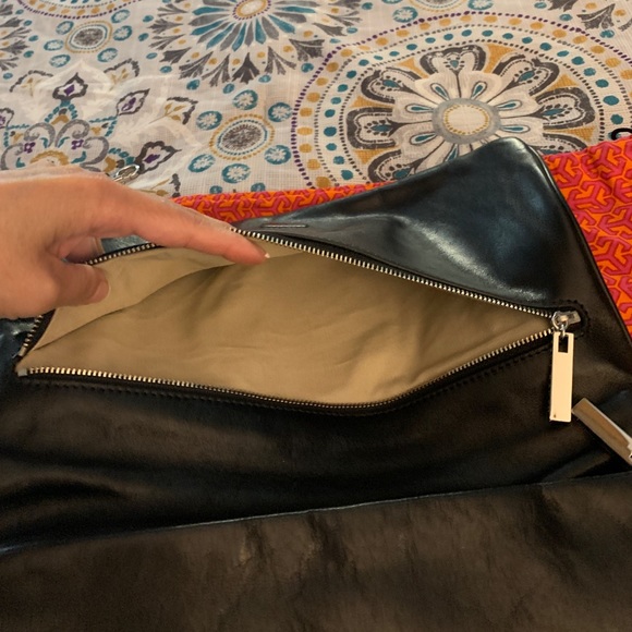 Tory Burch Reva logo shoulder bag. - Picture 5 of 7